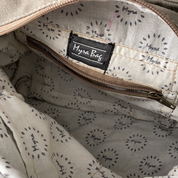 MYRA RETRO DESIGN CROSSBODY😮❤️ - Picture 2 of 2